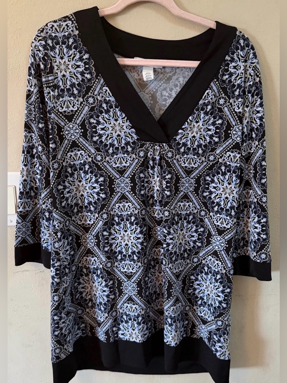 Black & White V-Neck Patterned Women’s tunic top